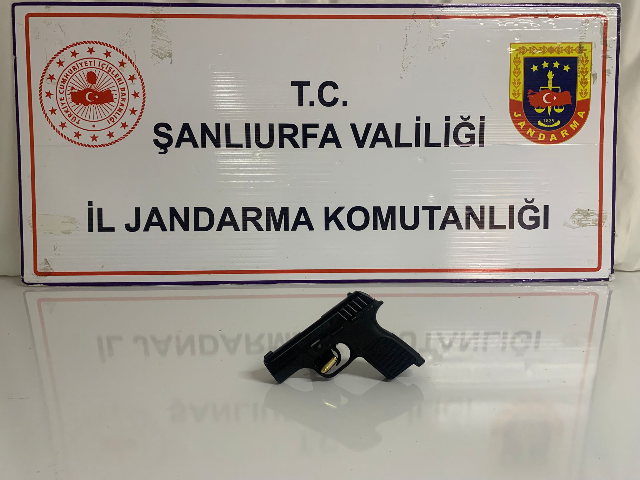 Şanlıurfa’da jandarma devriyesinde ruhsatsız silah ele geçirildi