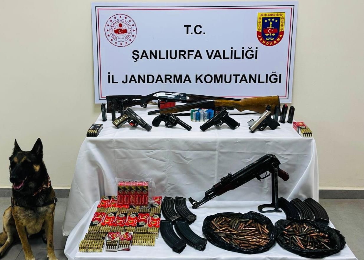 Şanlıurfa  silah operasyonu: Adeta cephanelik ele geçirildi