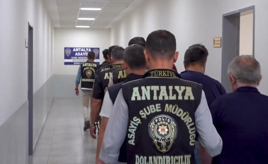 Antalya Polisi’nden “Yeni Joker” operasyonu: 730 milyonluk mirası çalmaya çalışan çete çökertildi