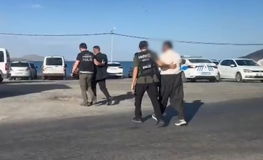 Bitlis’te 2 kuryenin midesinden 1 kilodan fazla uyuşturucu çıktı