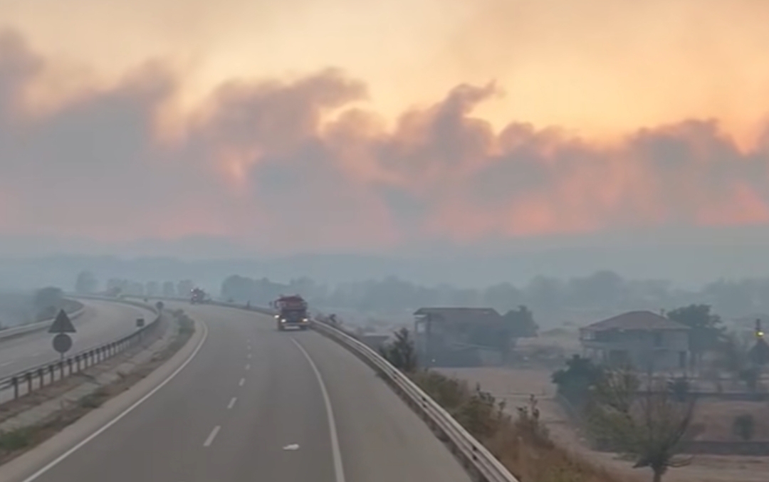 Kastamonu-Karabük sınırında orman yangınıyla mücadele sürüyor: 9 köy tahliye edildi