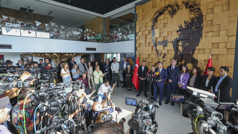 Özgür Özel’den İktidara meydan okuma: “İktidar yürüyüşümüz, Araçsallaştırılmış hakimlerce engellenemez”