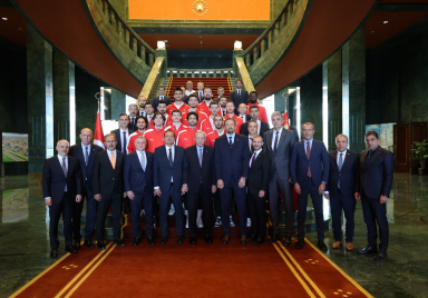Cumhurbaşkanı Erdoğan A Millî Erkek Basketbol Takımı‘nı kabul etti