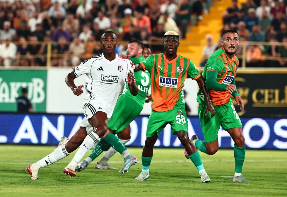Beşiktaş’ta Sergen Yalçın dönemi mağlubiyetle başladı: Alanyaspor, Sahasında 2-0 galip