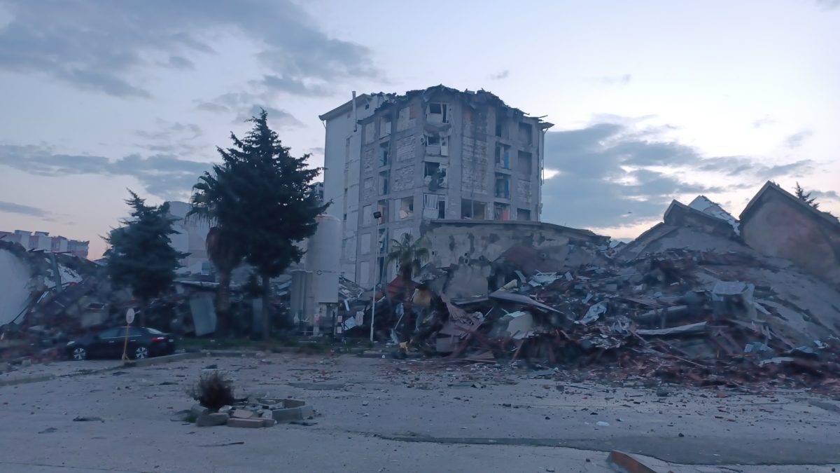 Hatay’da Aile Hekimleri Konteynırda Hizmet Veriyor!