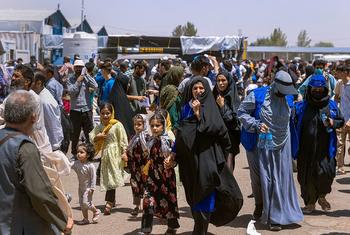 Afganistan’da Taliban kadın yardım görevlilerini engelledi, Hayat kurtaran hizmetler kısıtlandı