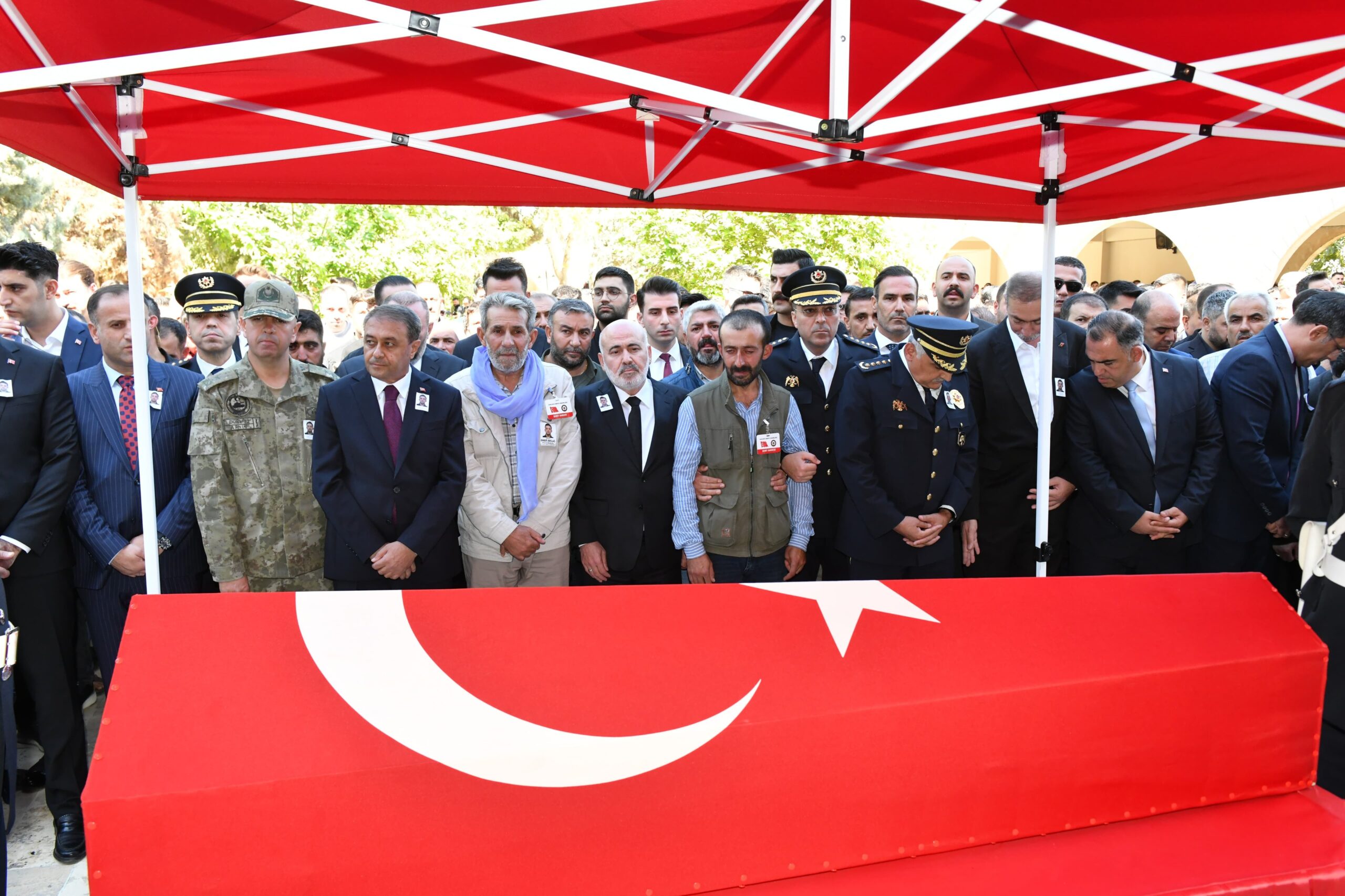 Şehit Polis Ömer Amilağ, Memleketi Şanlıurfa’da gözyaşlarıyla toprağa verildi
