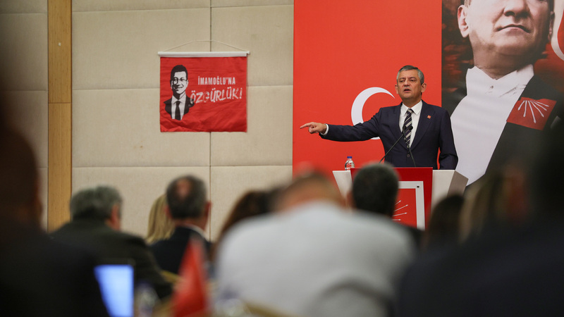 Özgür Özel: “Ülkenin yarınlarını tek adamın alıp kaçmasına izin vermeyeceğiz”