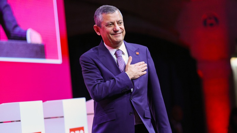 CHP Lideri Özel, PES Kongresi’nden seslendi: “Şu anda yüzde 41’le Erdoğan’ın yedi puan önündeyiz”