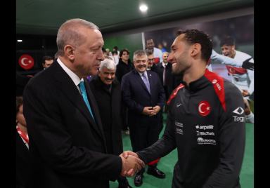 Cumhurbaşkanı Erdoğan, A Millî Futbol Takımı oyuncularını ve teknik heyetini tebrik etti