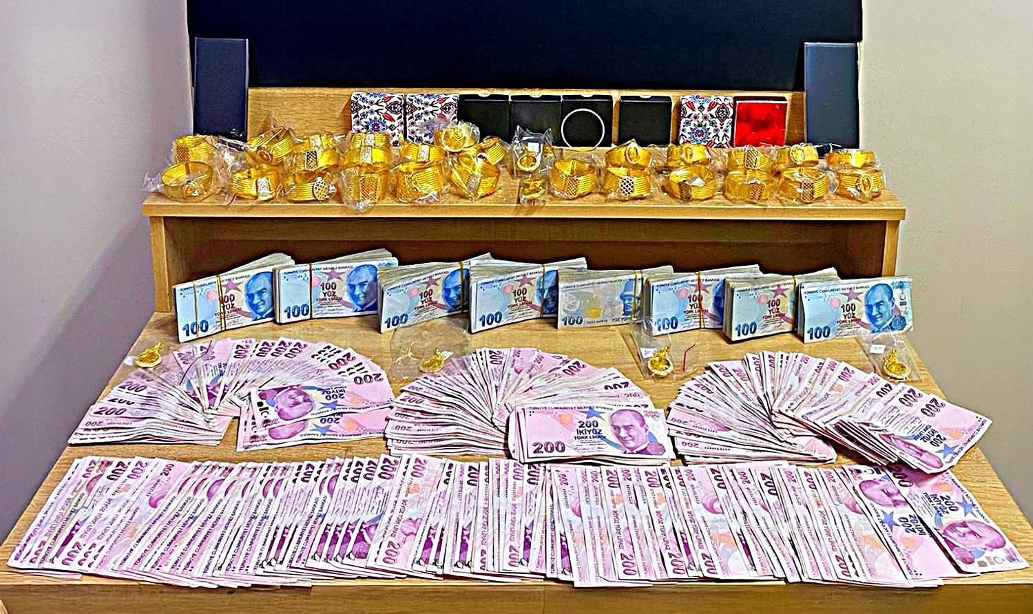 Isparta’daki kuyumcu dolandırıcıları, Polisin sıkı takibiyle Aksaray’da yakalandı