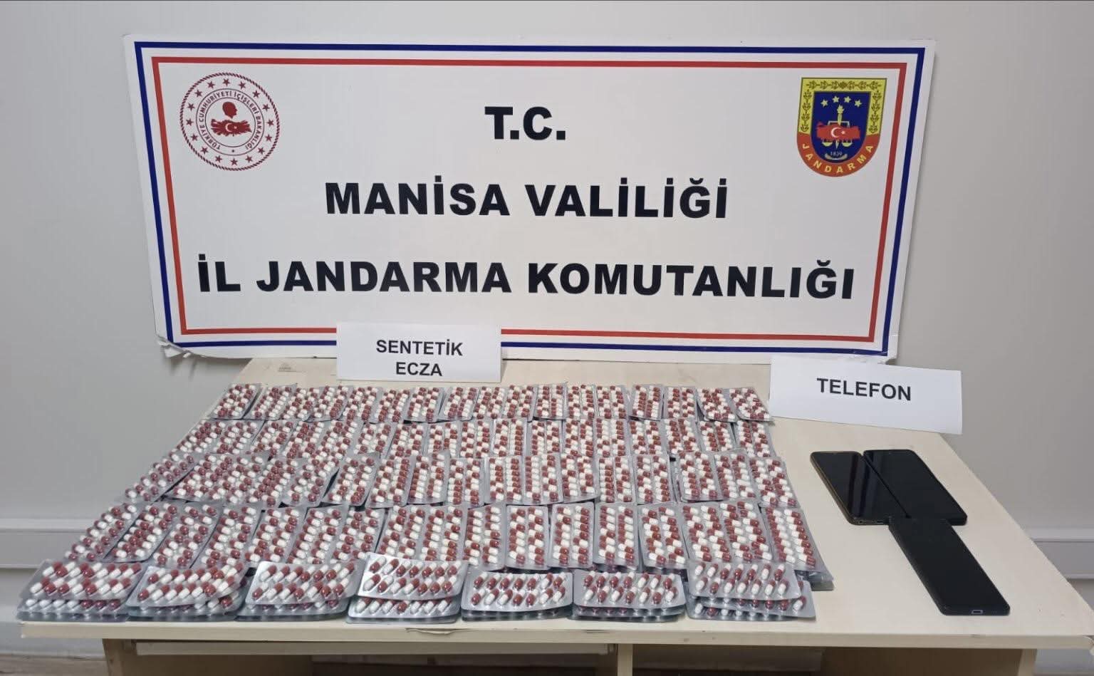 Manisa’da uyuşturucu operasyonu: Araçtan binlerce sentetik hap çıktı