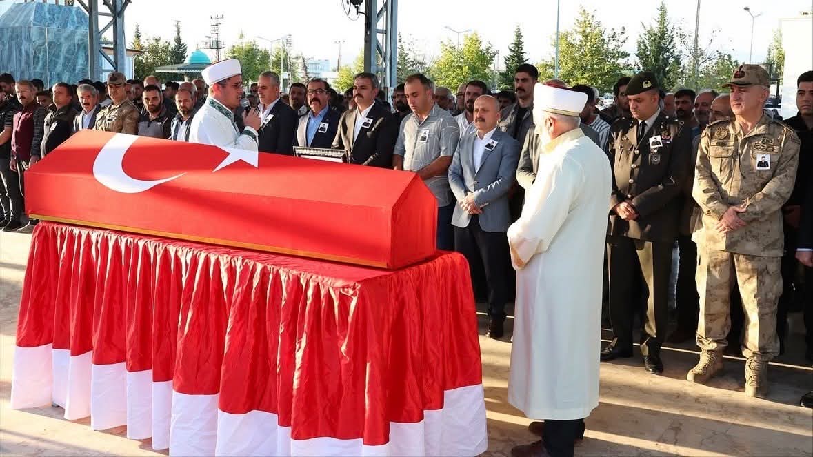 Adıyamanlı Uzman Çavuş Serkan Korkmaz, Gözyaşlarıyla son yolculuğuna uğurlandı