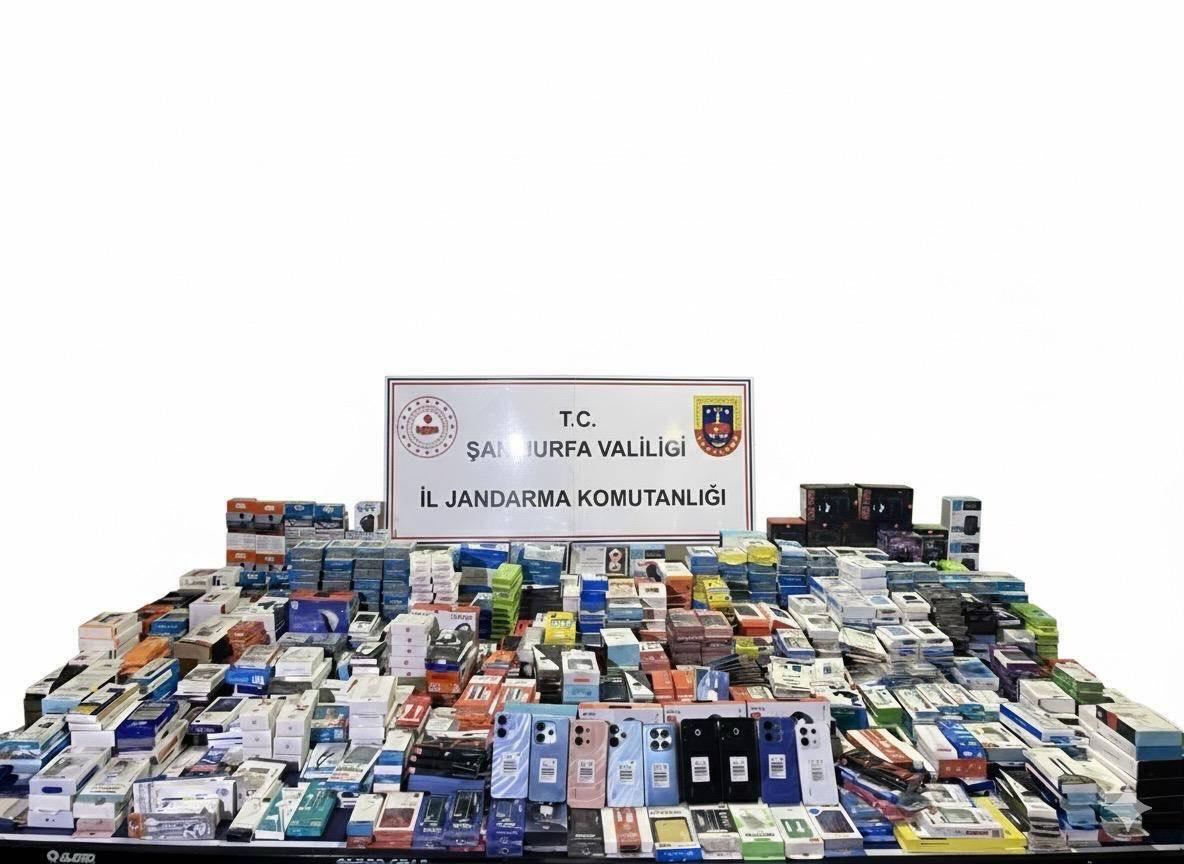 Şanlıurfa’da kaçakçılık operasyonu: Binlerce cep telefonu aksesuarı ele geçirildi