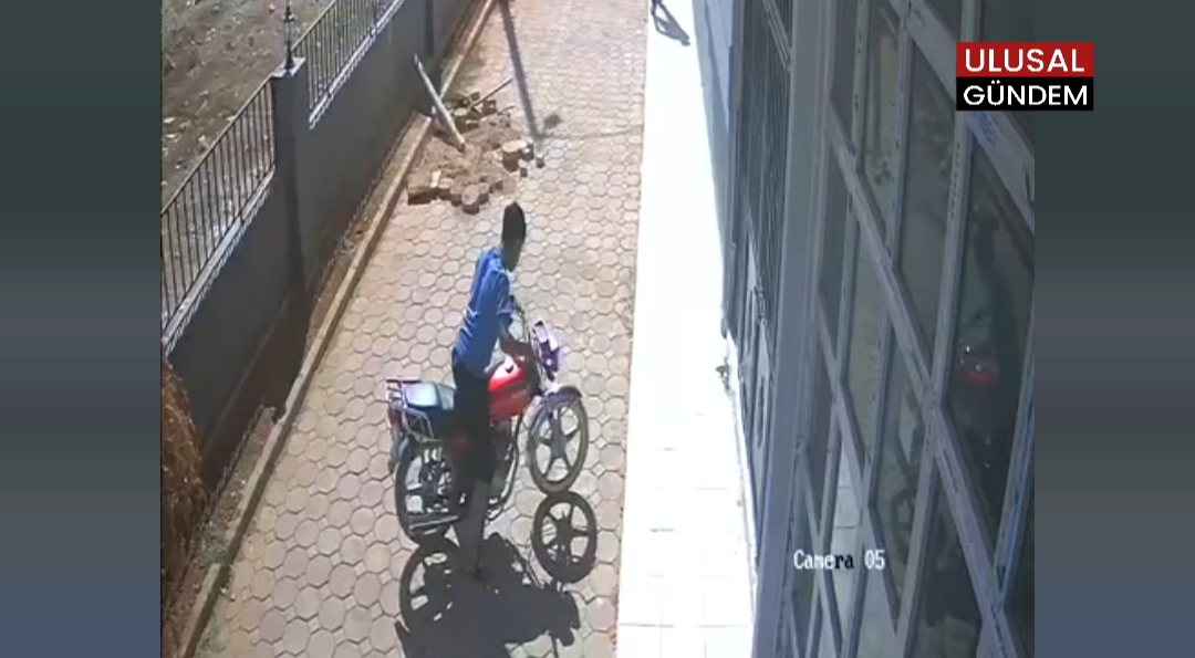 Şanlıurfa’da apartmandan motosiklet hırsızlığı kamerada: 3 hırsız kayıplara karıştı