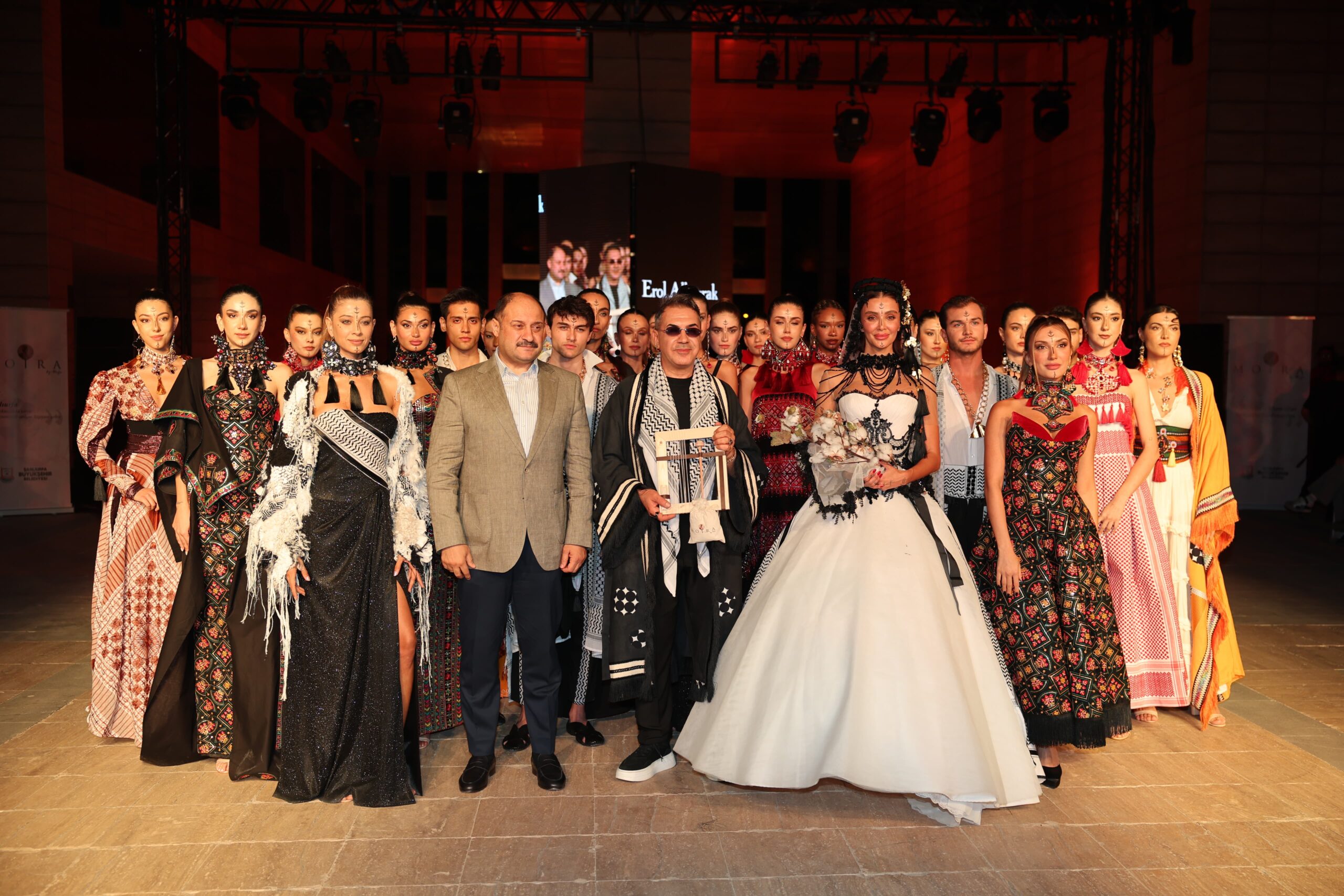 Şanlıurfa’nın “Beyaz Altını” podyumda göz kamaştırdı: “Moira by Urfa” defilesi nefes kesti
