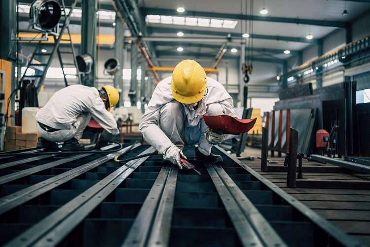 Ücretli çalışan sayısı 16 milyonu aştı: Ticaret ve hizmet sektörü büyümeyi sırtladı