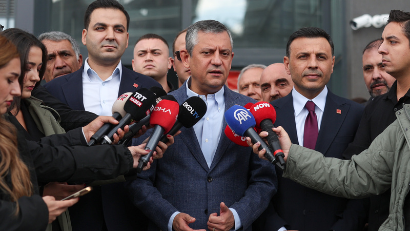 Özgür Özel: “Trump’tan meşruiyet dilenenlere Meclis’te meşruiyet kazandırmayız”