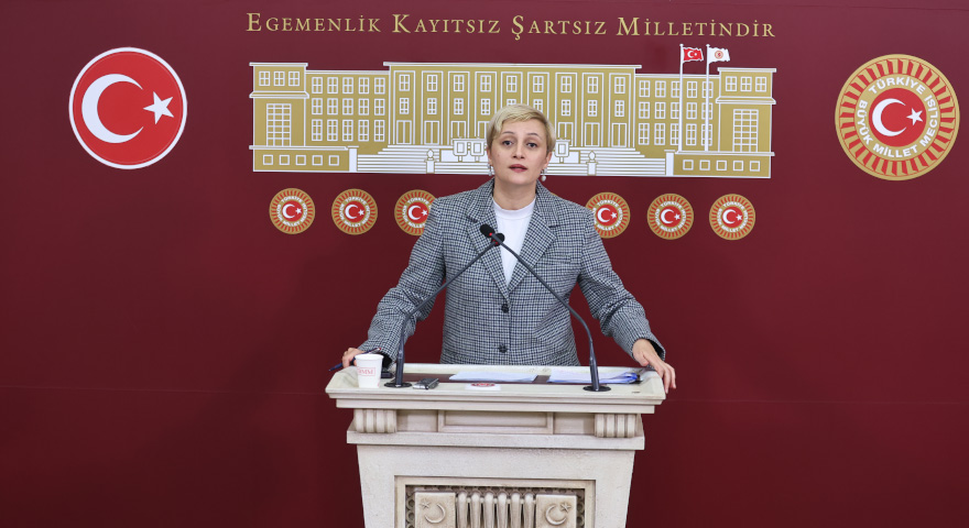DEM Parti’den İzmir Büyükşehir Belediyesi’ne “İşçi Kıyımı” eleştirisi