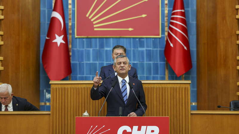 Özgür Özel’den İktidara “Nadir Element” suçlaması: “Ülkenin geleceğini kendi geleceği için Trump’a satıyor”