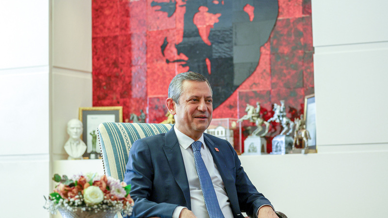 CHP Lideri Özgür Özel’den Cumhuriyet Bayramı telefonları