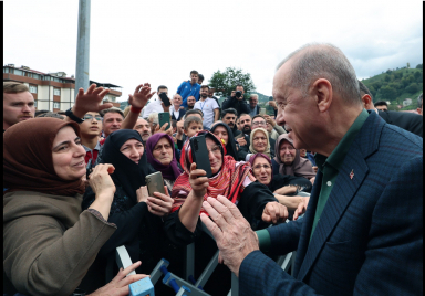Cumhurbaşkanı Erdoğan, Memleketi Rize’de ziyaretlerde bulundu
