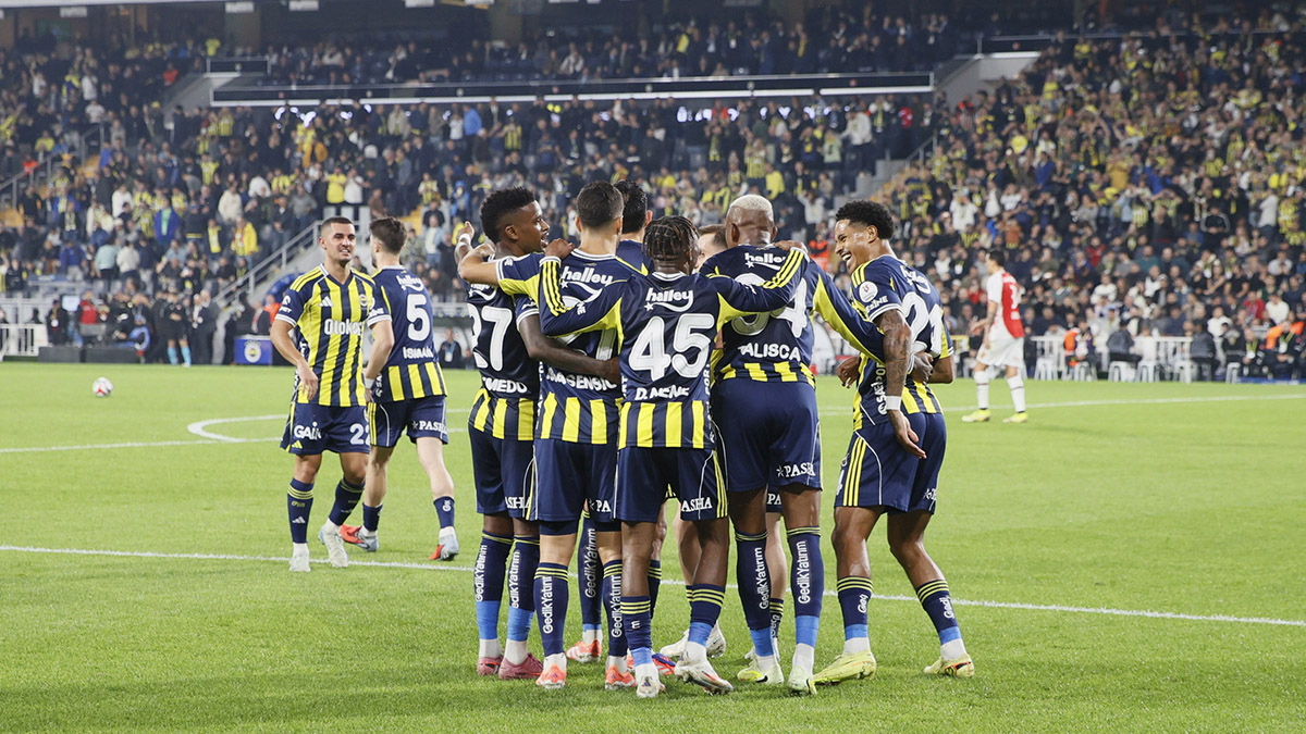 Fenerbahçe, 10 kişi kalan Karagümrük’ü 2-1 mağlup etti