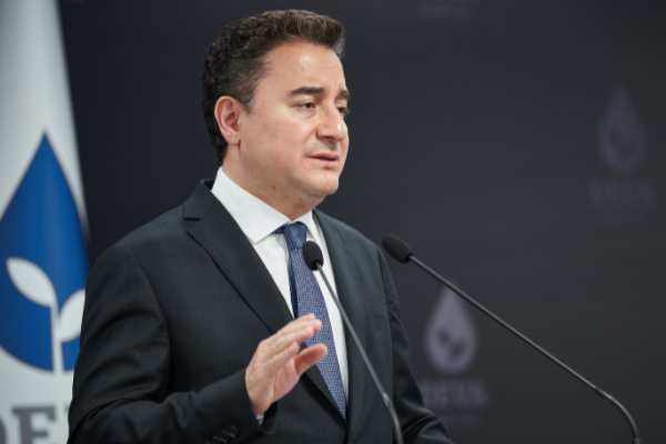 Ali Babacan: “Mutfaktaki yangın sönmüyor, Bıçak kemiğe dayandı”