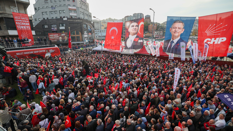 Özgür Özel Zonguldak’tan haykırdı: “Mansur Başkan’ın suçu Erdoğan’ı yenme suçudur”