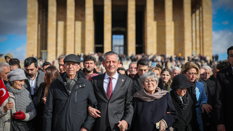 CHP Lideri Özel’den Öğretmenler Günü mesajı: “Hak ettikleri değeri görecekleri günler çok yakın”