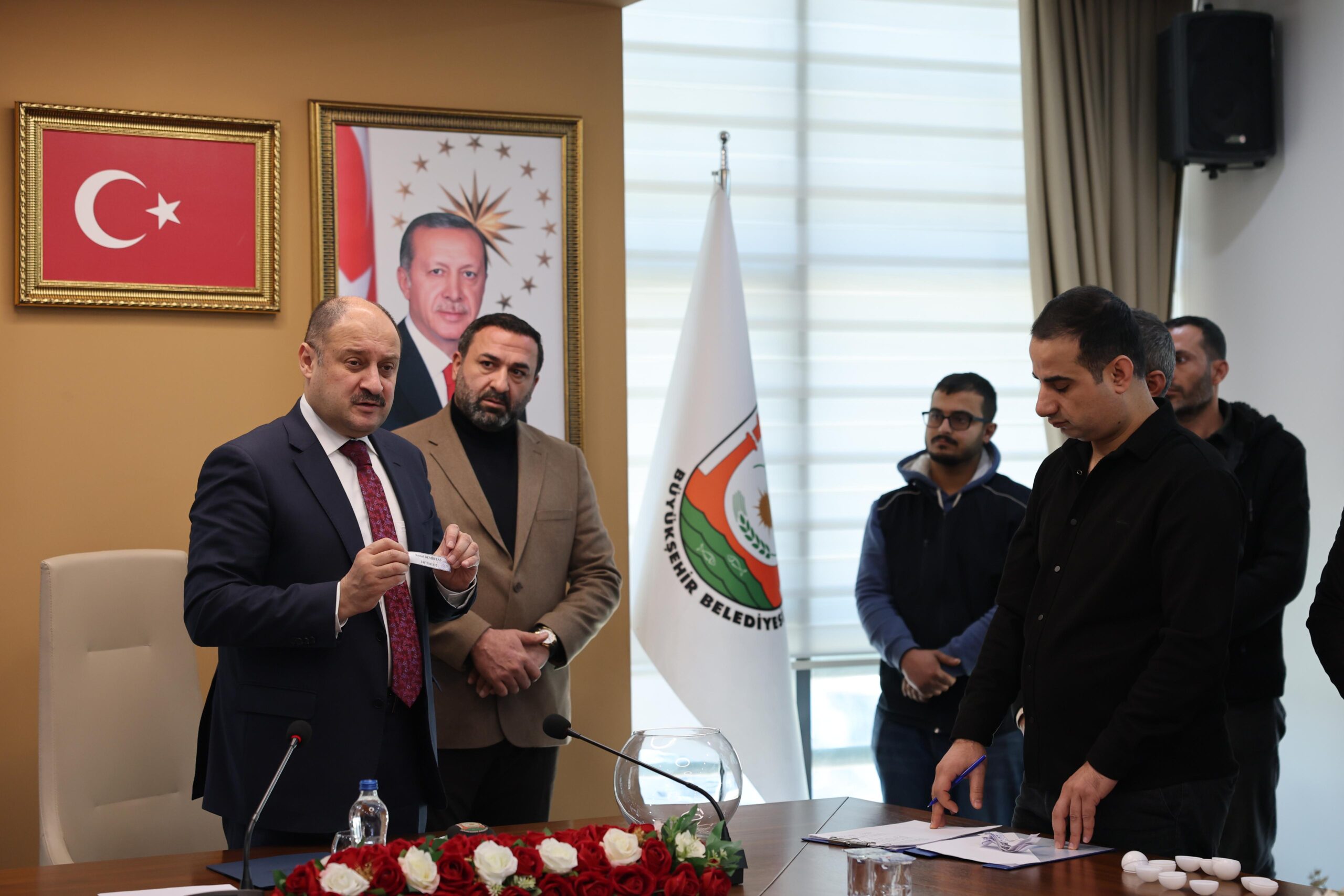 Şanlıurfa Büyükşehir’de “Torpil” tarih oldu: Personel alımı canlı yayında kura ile yapıldı