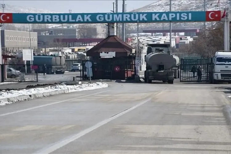 Bakan Bolat: Ticaret Devam, Yolcu Geçişleri Durduruldu