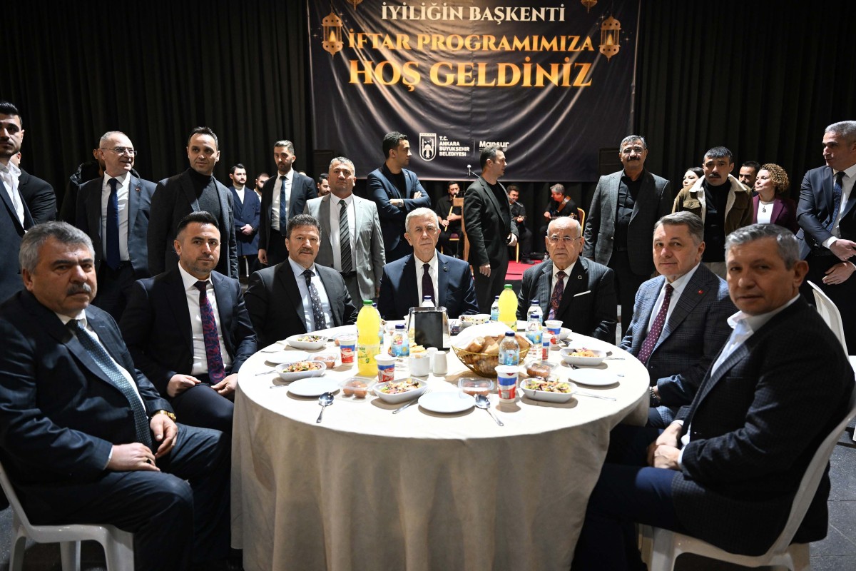 Mansur Yavaş, Taksi esnafıyla iftarda buluştu: “Sizlerle gurur duyuyoruz”