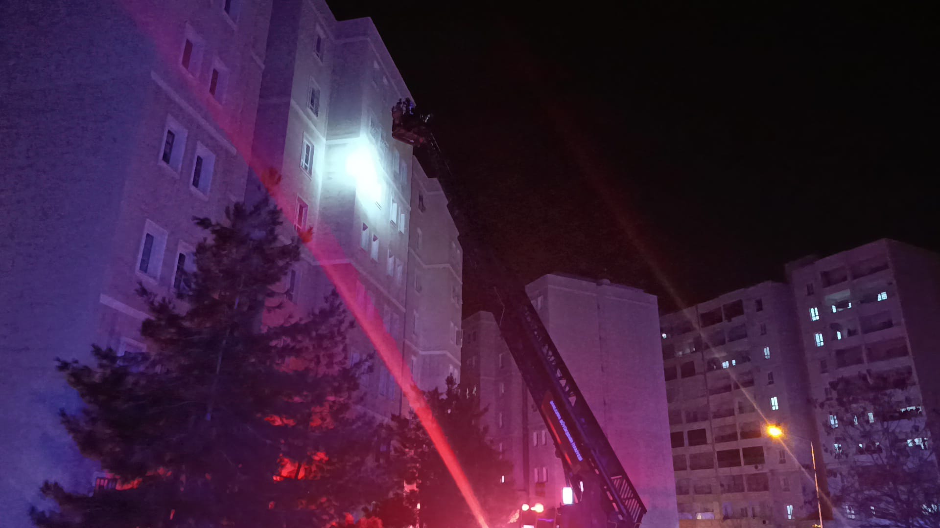 Şanlıurfa’da yangın paniği: 3 kişi hastaneye kaldırıldı