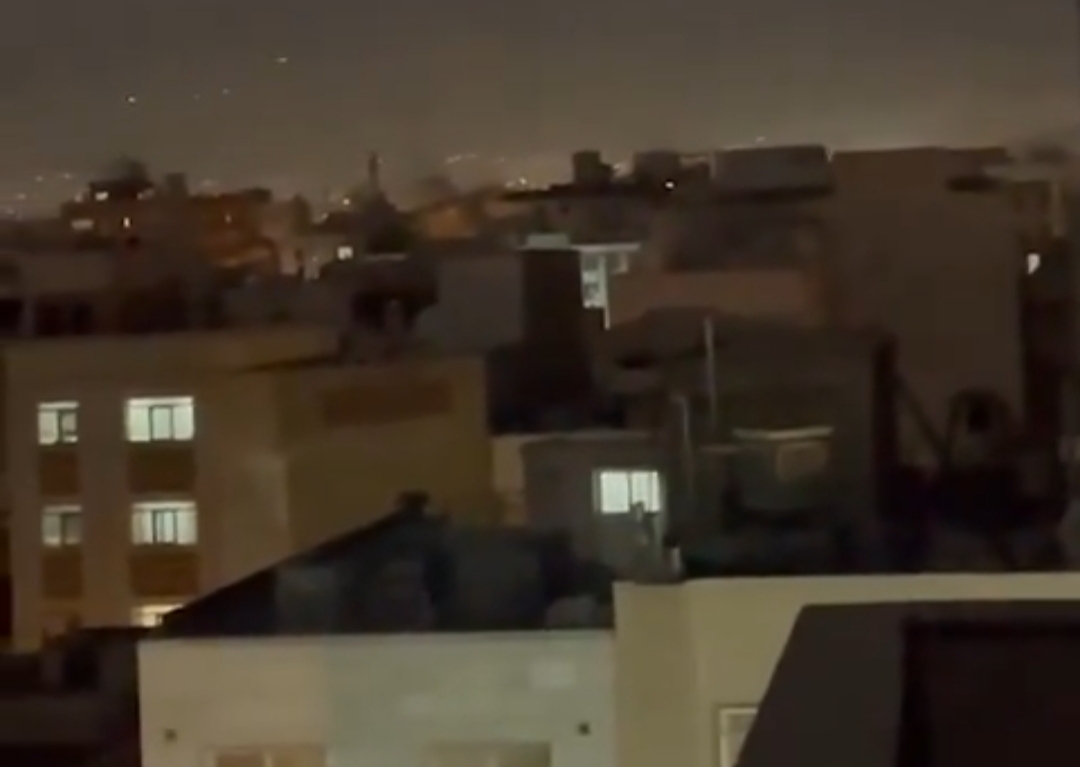 İsrail’den Tahran’a yeni saldırı dalgası: Başkentte tahliye uyarıları ve patlama sesleri!