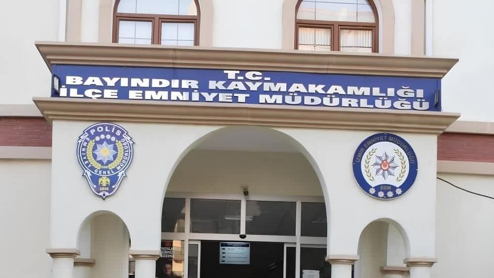 İzmir’de operasyon sırasında polise bıçaklı saldırı: 3 polis memuru yaralandı