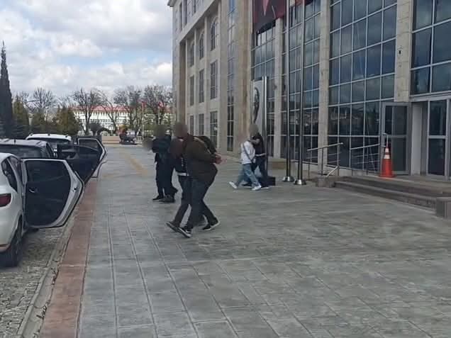 Uşak’ta narkotik operasyonu: On binlerce sentetik ecza ve uyuşturucu hammaddesi ele geçirildi