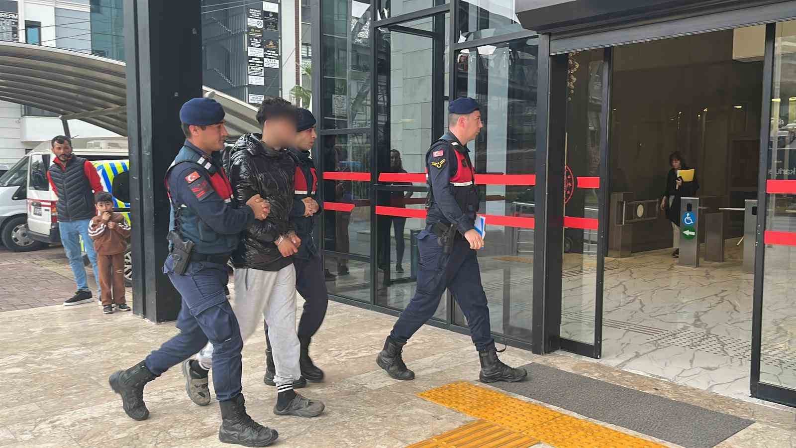 Alanya’da okul basma tehdidinde bulunan 19 yaşındaki şüpheli tutuklandı