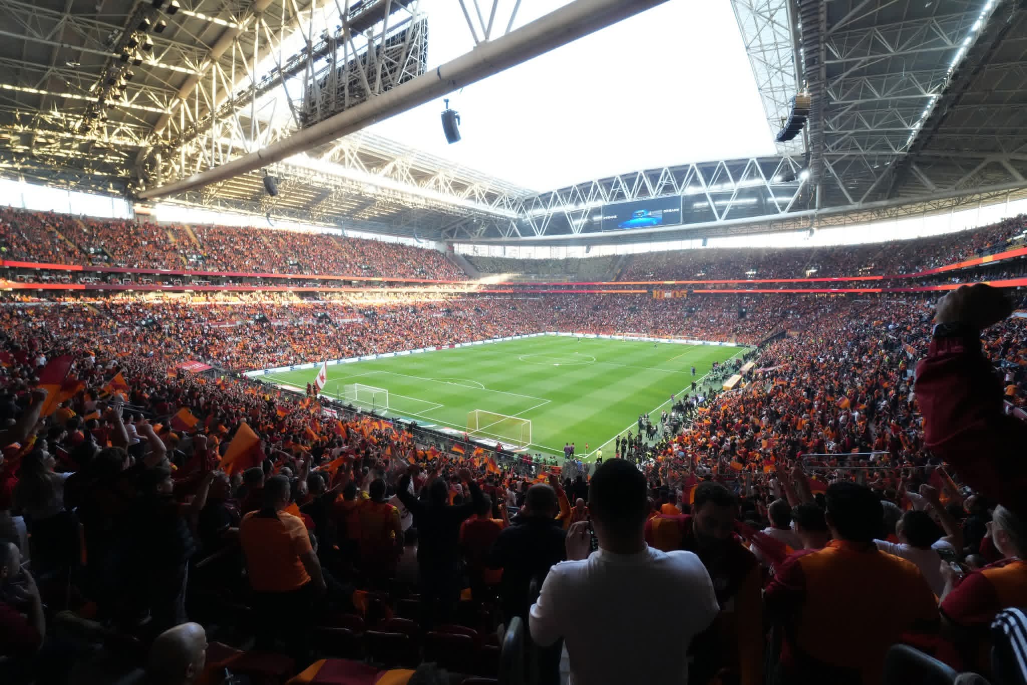 Lider Galatasaray derbide hata yapmadı: Fenerbahçe’yi 3-0’la geçti