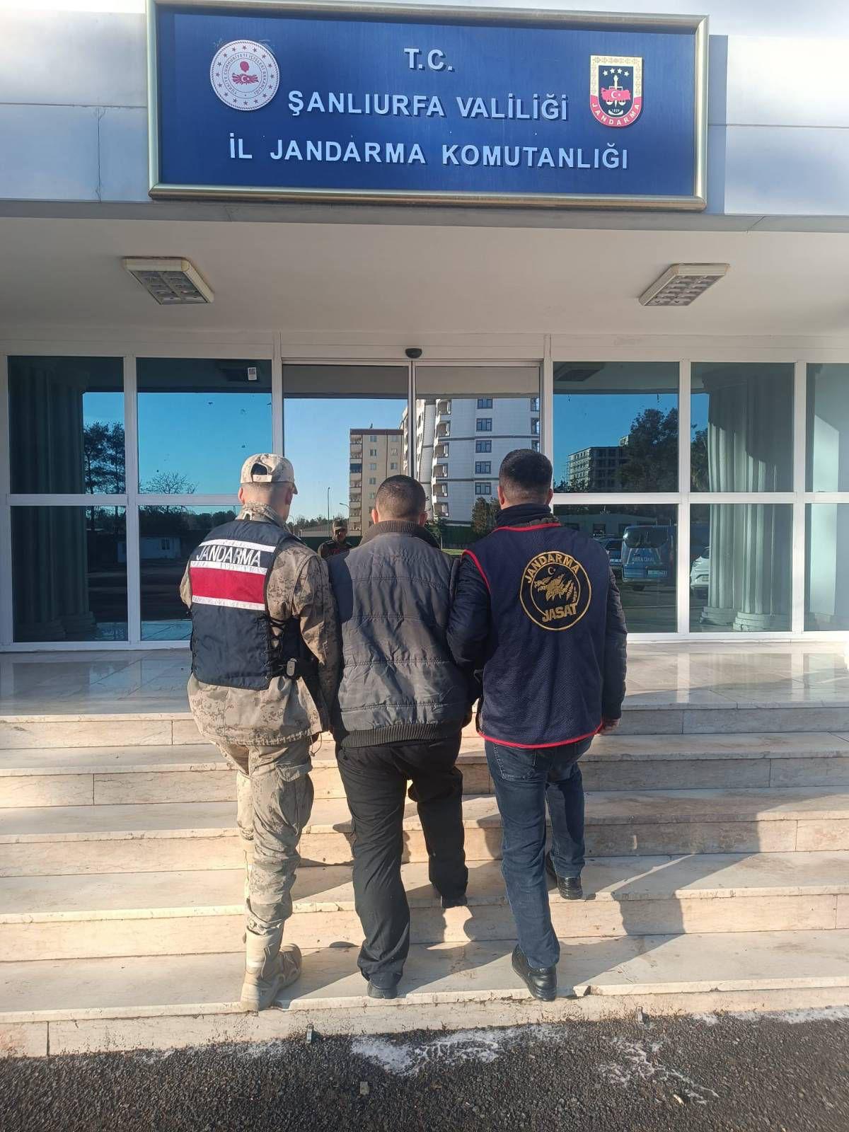 Şanlıurfa’da firari hırsıza jandarma darbesi: 6 yıl hapis cezası bulunan şahıs yakalandı