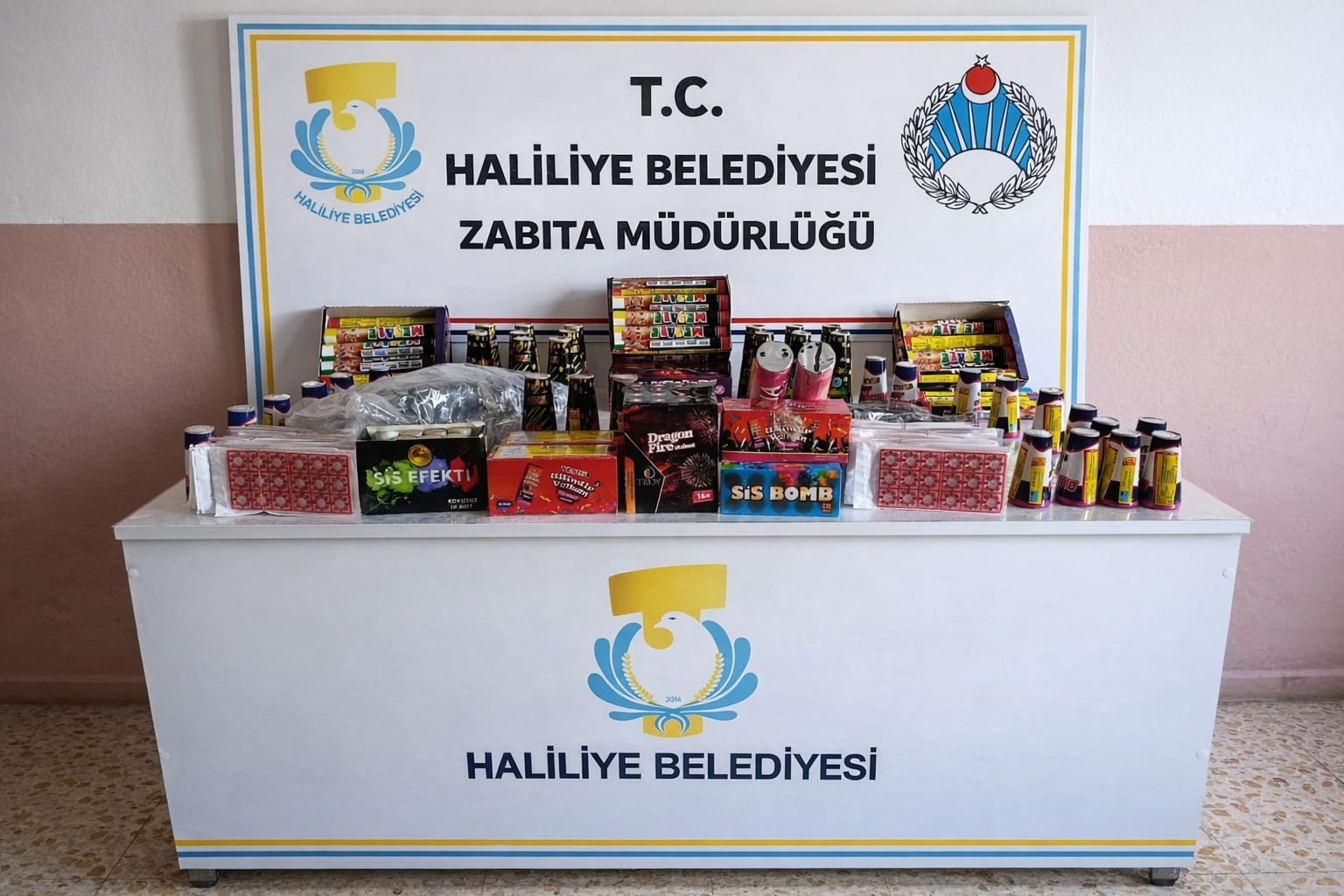 Şanlıurfa’da bir kırtasiyede  çok sayıda patlayıcı madde ele geçirildi