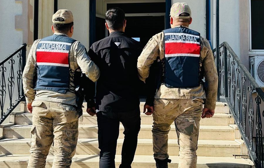 Şanlıurfa’da kesinleşmiş cezası bulunan iki firari yakalandı