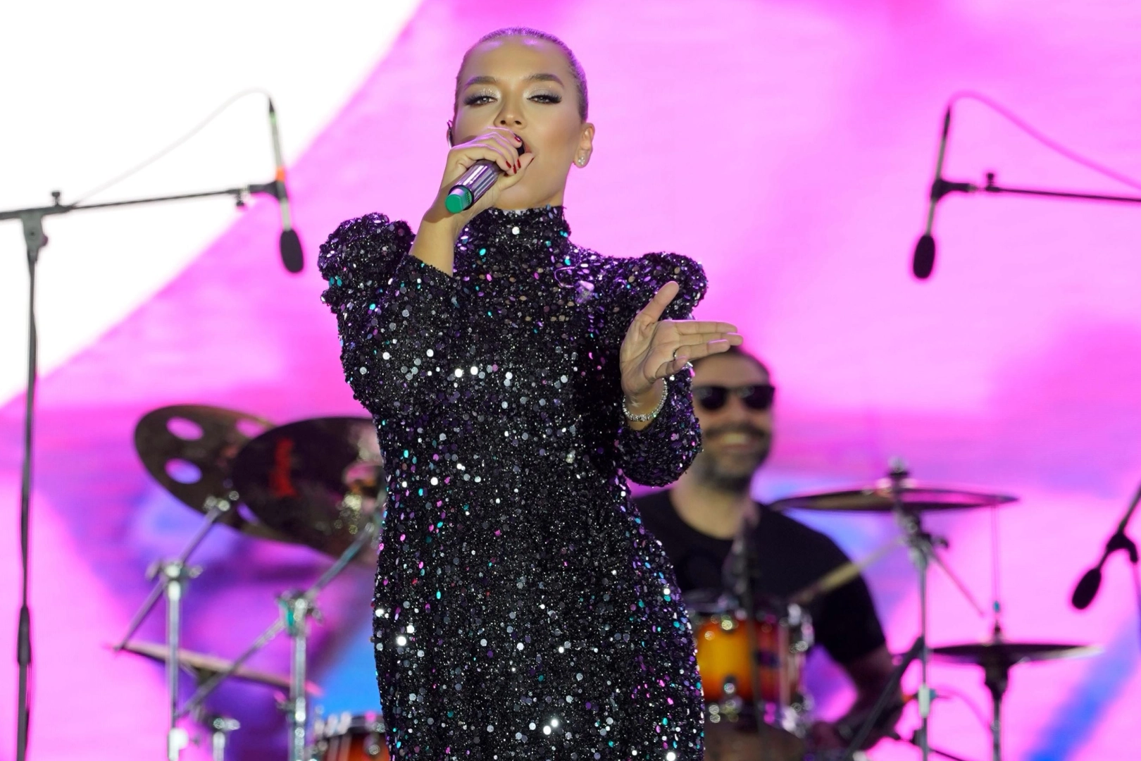 Demet Akalın’a Kültür Yolu Festivali’nde 45 bin kişilik coşkulu ilgi