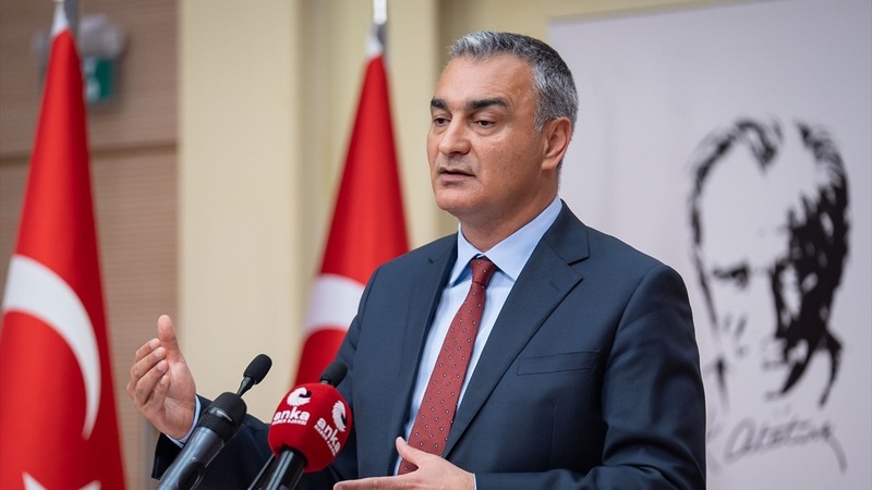 CHP’de kurultay düğmesine basıldı: Olağan kurultay takvimi başlıyor, İki belediye başkanı disipline sevk edildi!