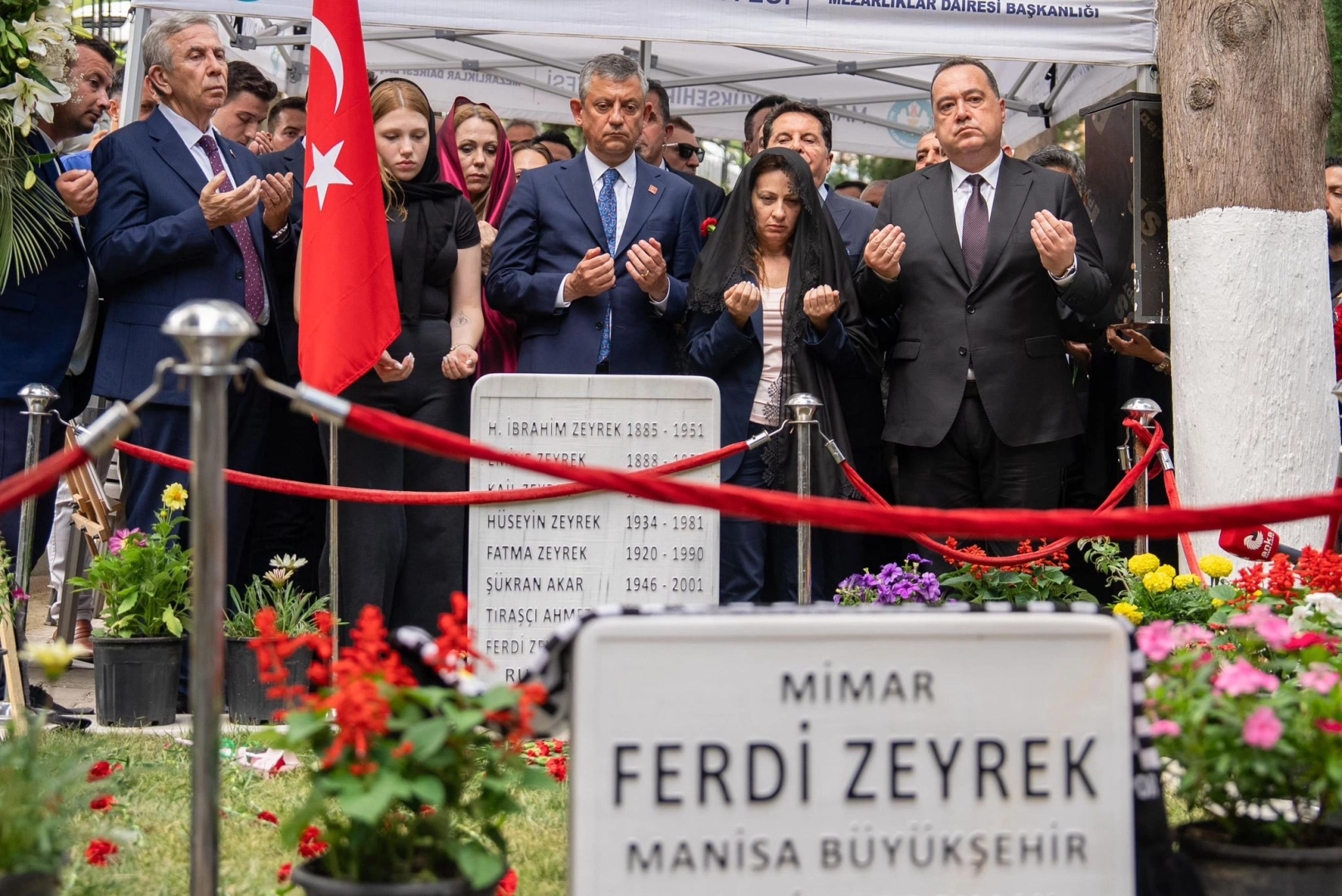 Ferdi Zeyrek vefatının birinci yılında anıldı