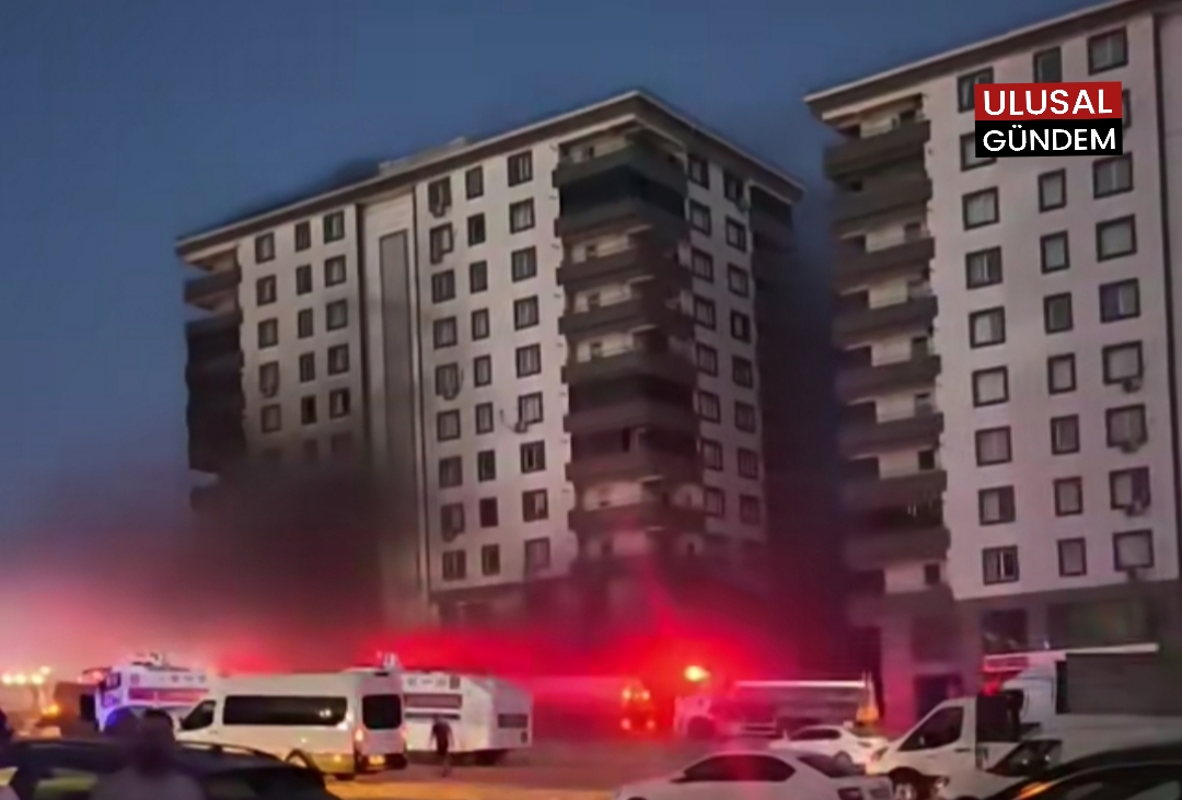 Şanlıurfa’da 10 katlı binada korkutan yangın: Alevler daireleri sardı!