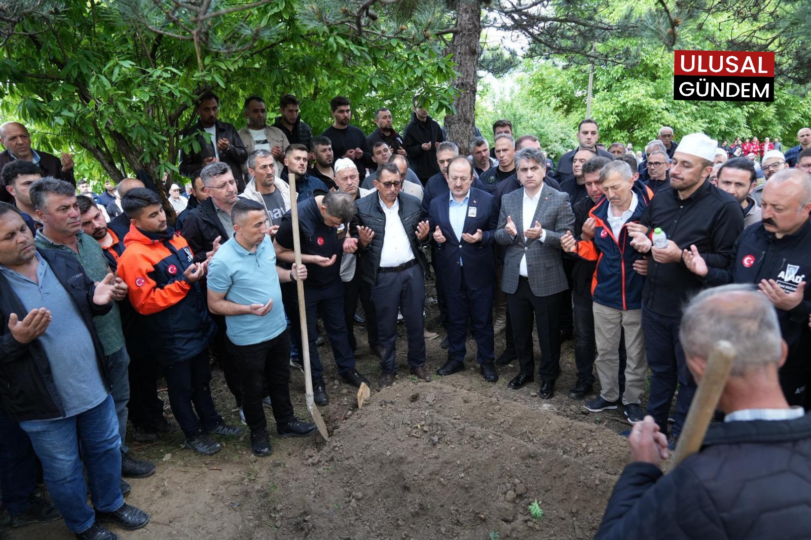 Görevi başında hayatını kaybeden AFAD personeli Ömer Faruk Özkan, Bolu’da son yolculuğuna uğurlandı